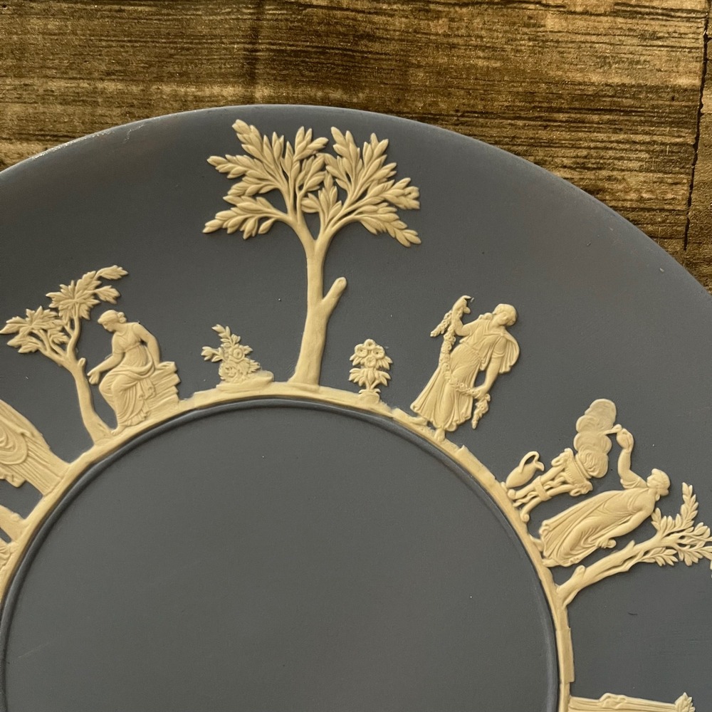 Wedgwood Jasperware Blue Sacrificial Scenes Plate Made in England Stoneware - Picture 2 of 6